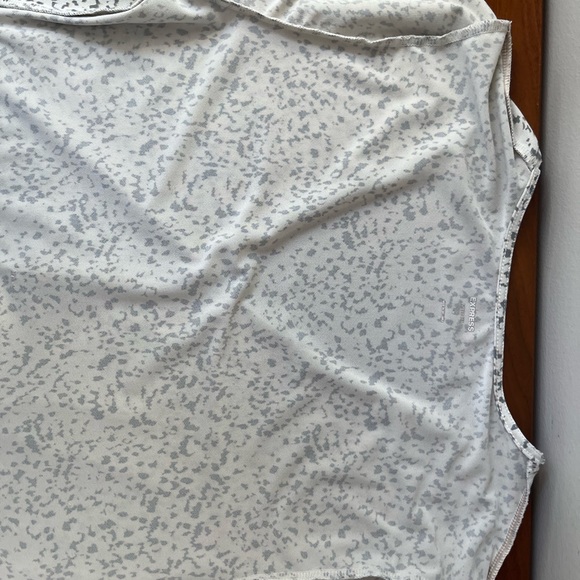 Express Body Contour Tee - Picture 4 of 9